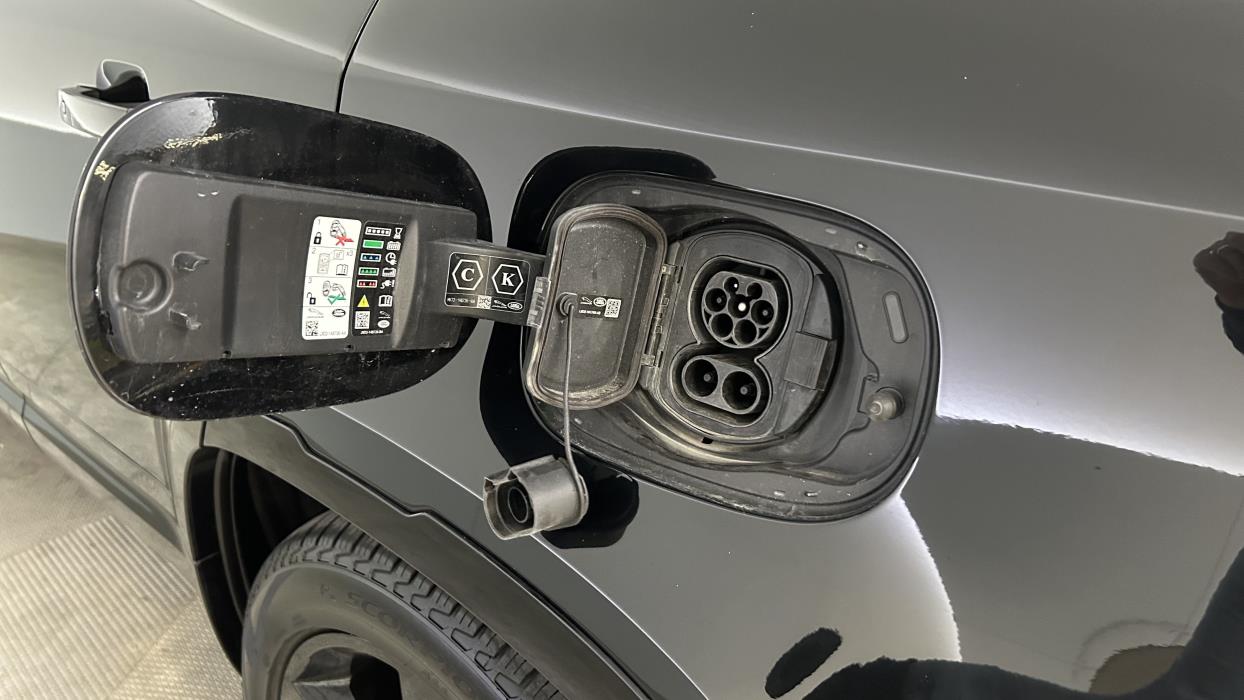 Land Rover Defender 2023