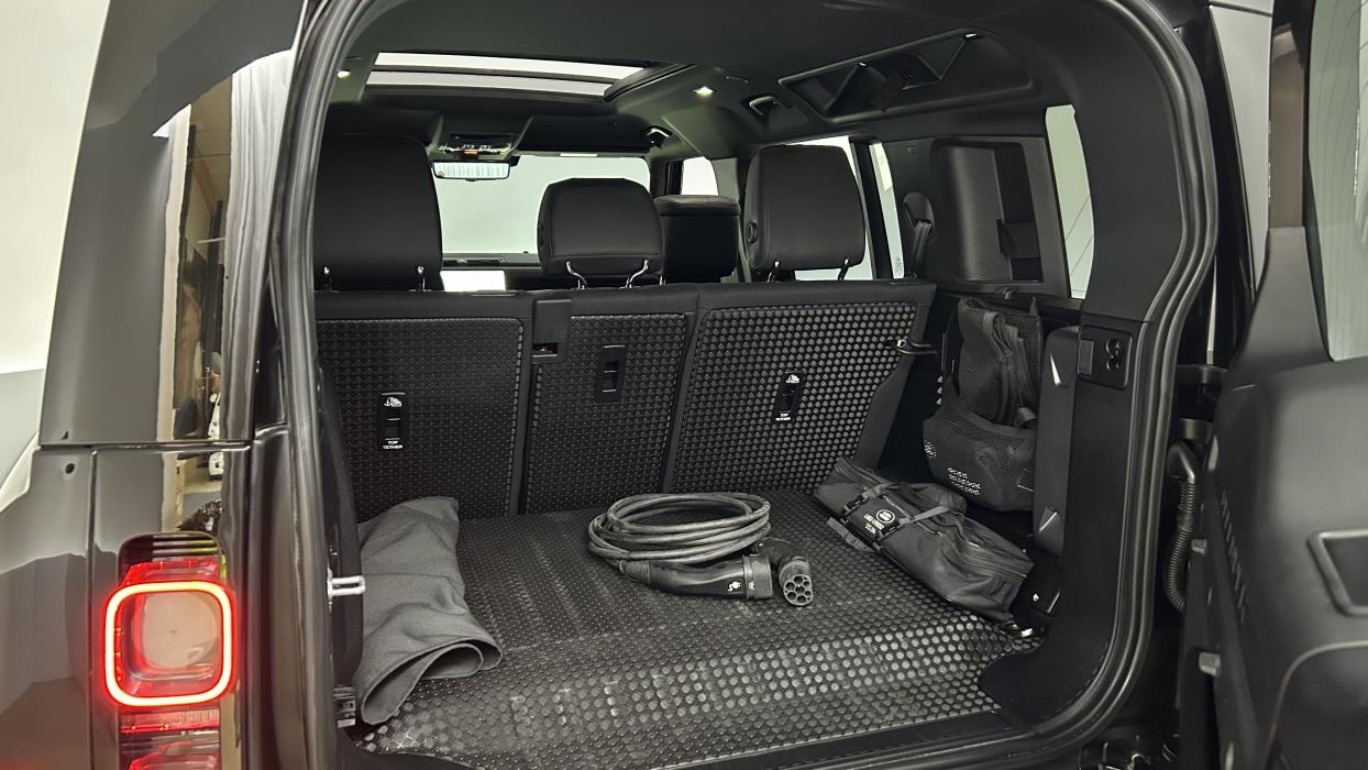 Land Rover Defender 2023