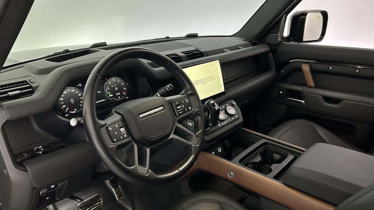 Land Rover Defender 2023