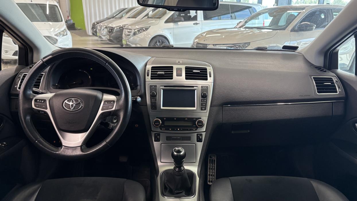 Toyota Avensis 2015