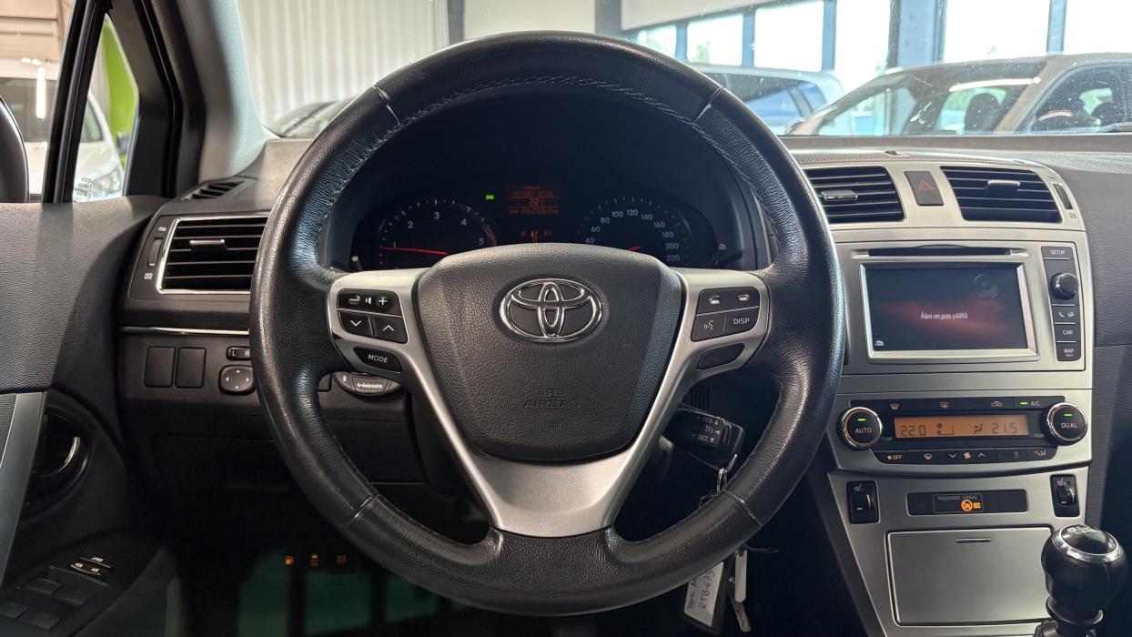 Toyota Avensis 2015