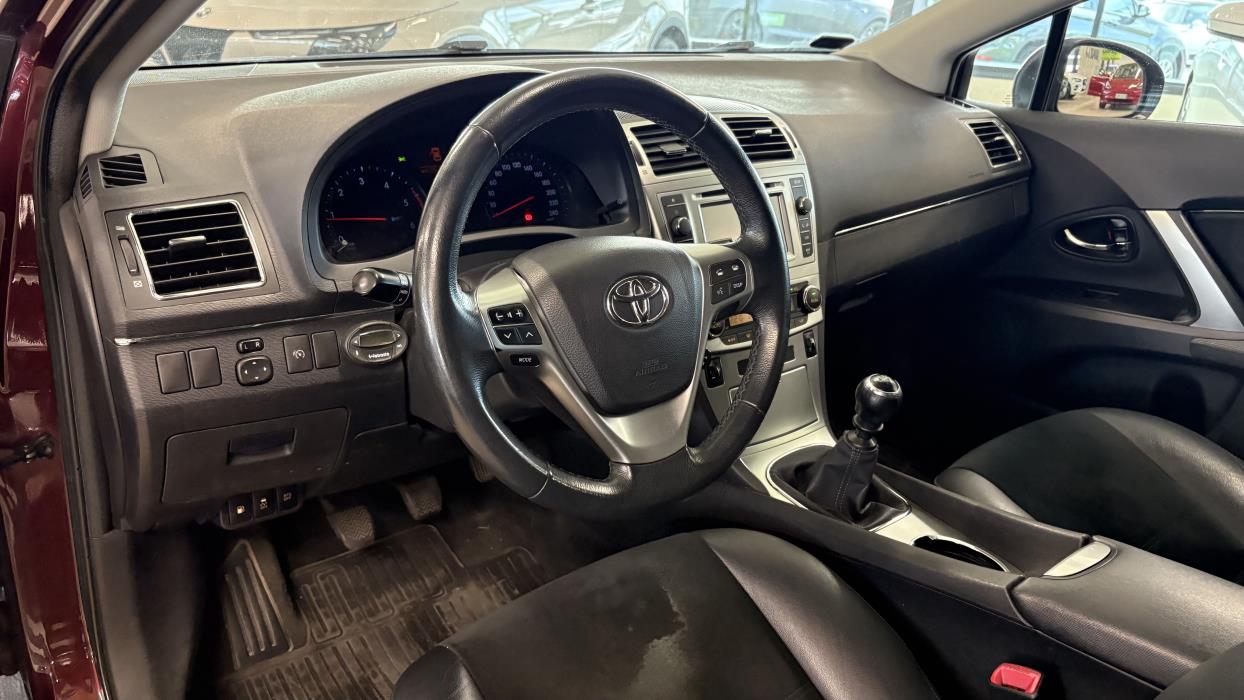 Toyota Avensis 2015