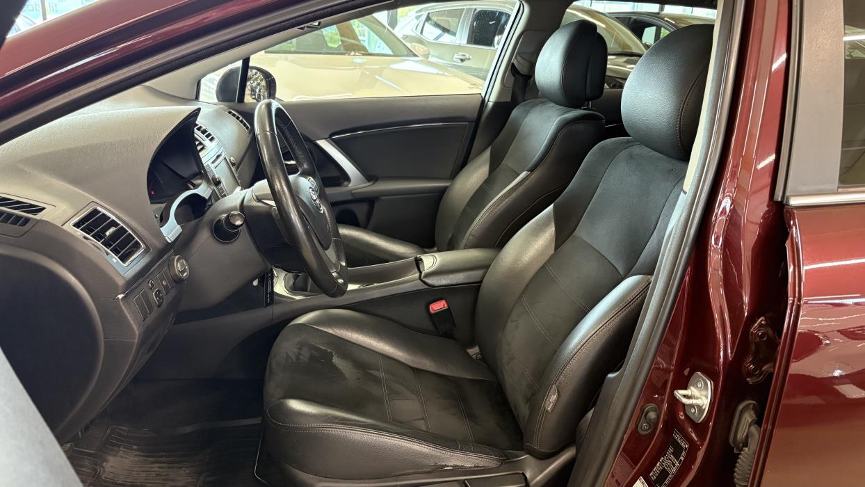Toyota Avensis 2015