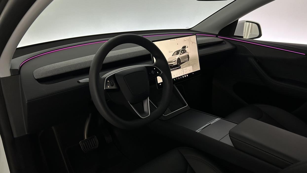 Tesla Model Y 2025