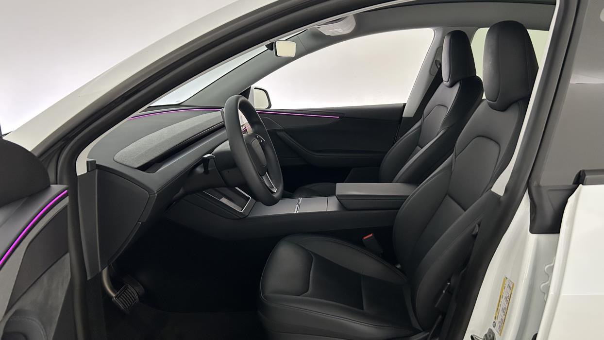 Tesla Model Y 2025