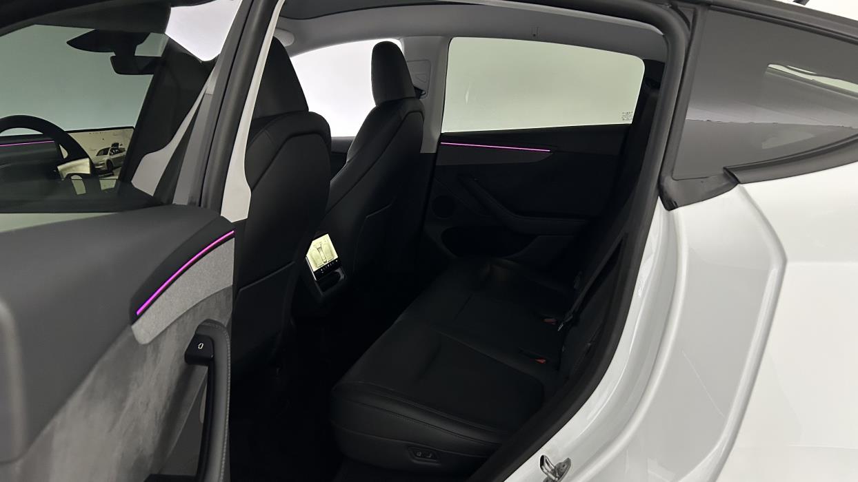 Tesla Model Y 2025