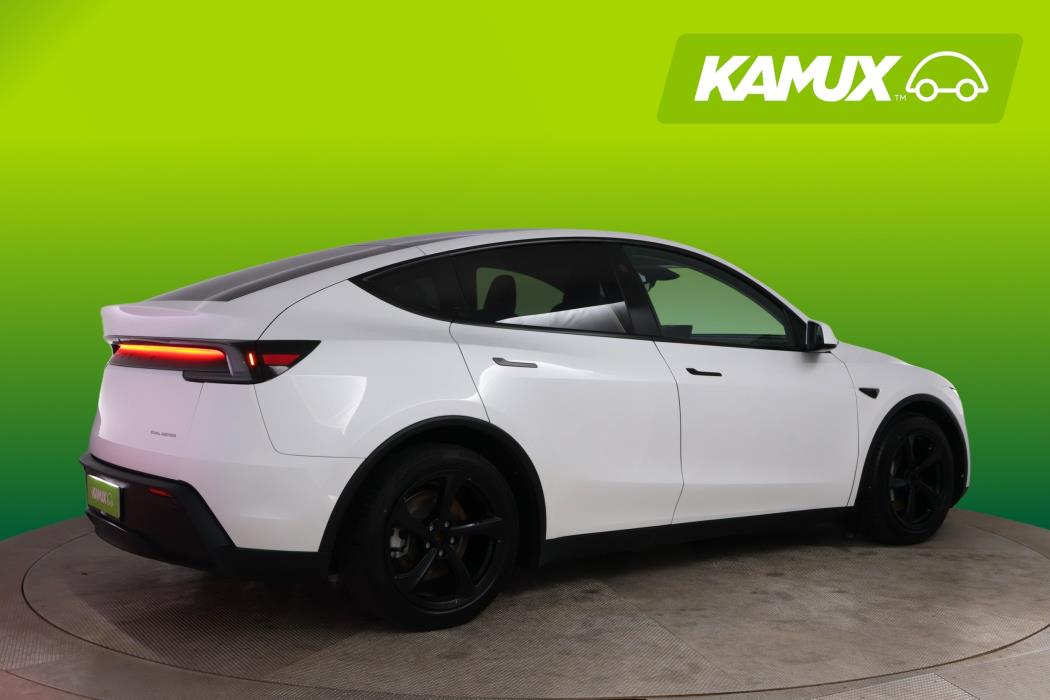 Tesla Model Y 2025