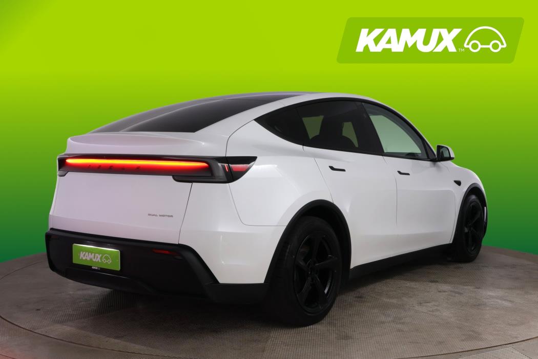 Tesla Model Y 2025