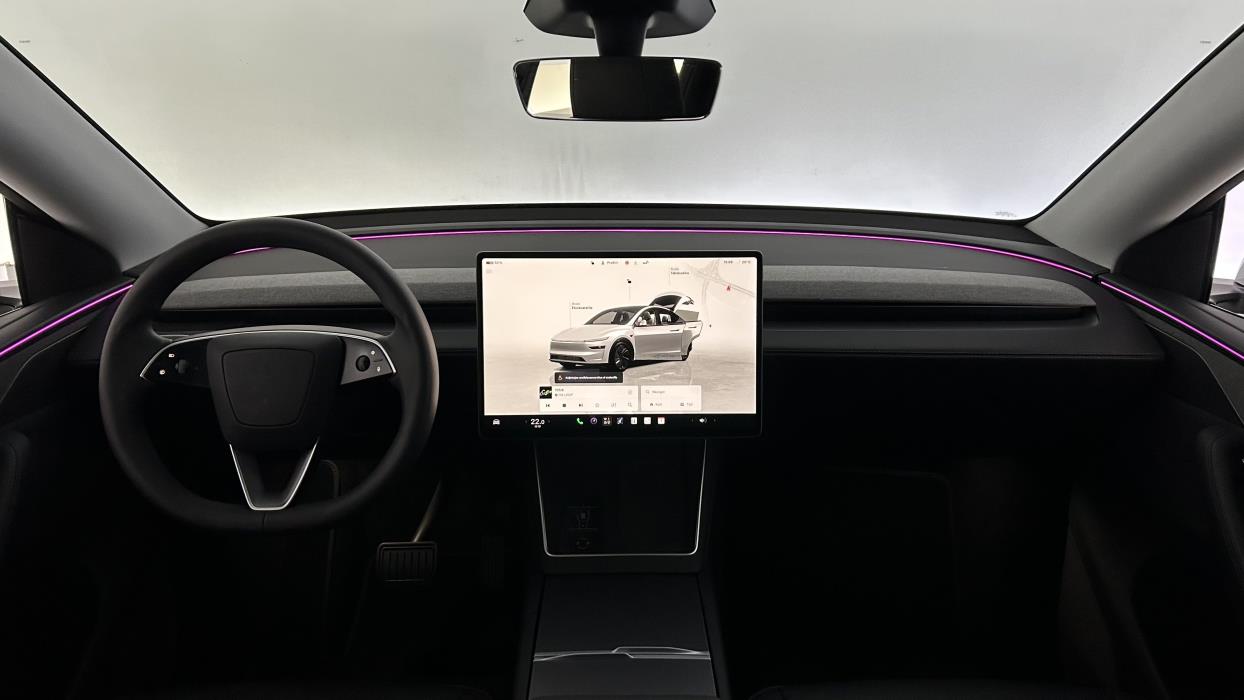 Tesla Model Y 2025