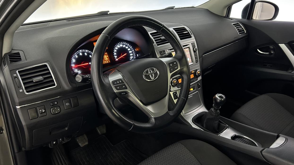Toyota Avensis 2012