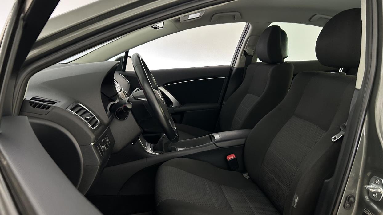 Toyota Avensis 2012