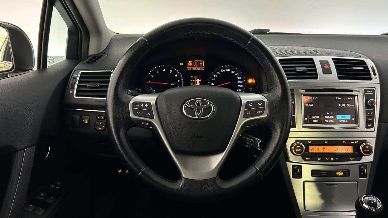 Toyota Avensis 2012