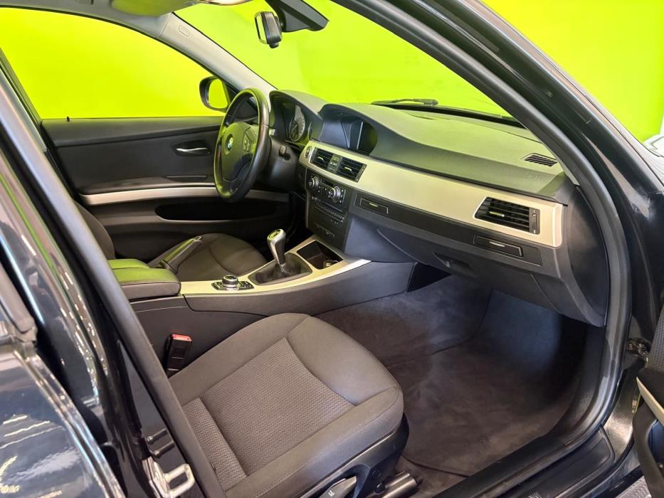BMW 320 2011