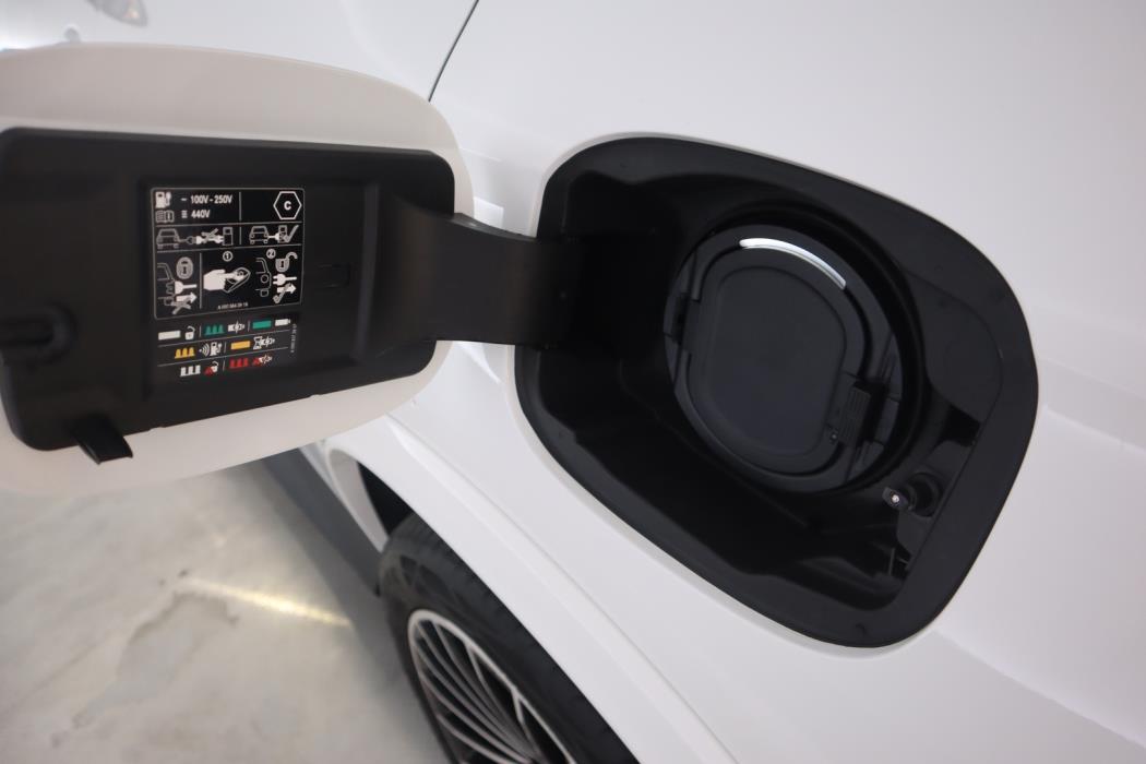 MERCEDES-BENZ GLC 2023