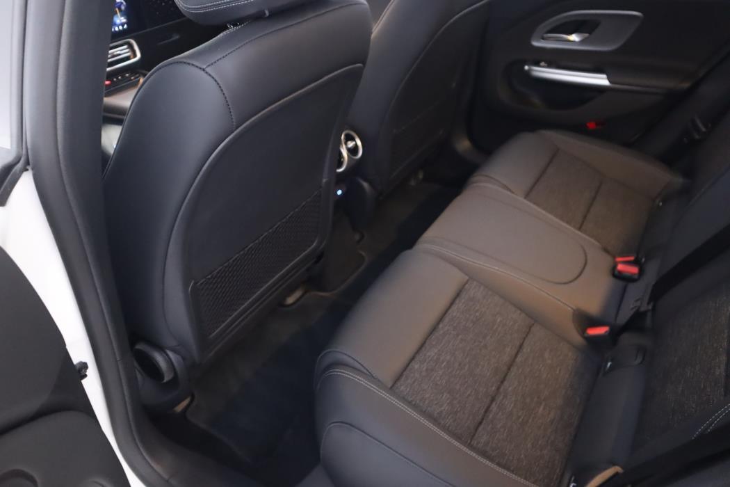 MERCEDES-BENZ CLA 2025