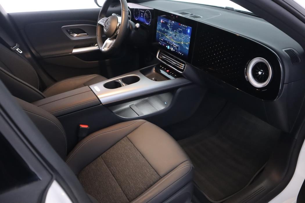 MERCEDES-BENZ CLA 2025