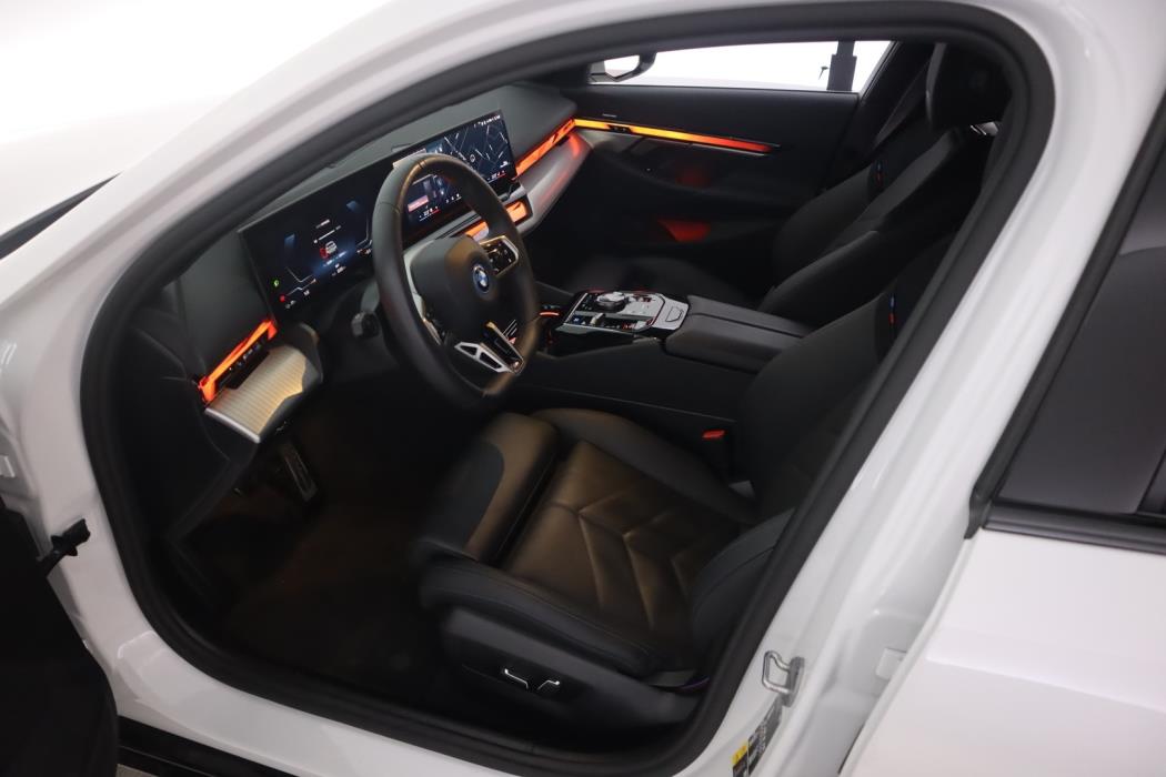 BMW i5 2025