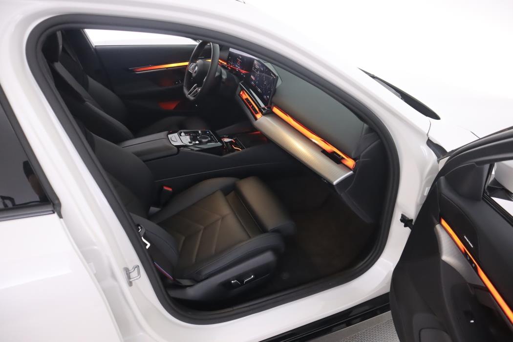 BMW i5 2025