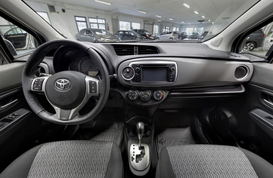 TOYOTA Yaris 2014