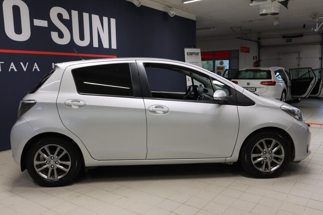 TOYOTA Yaris 2014