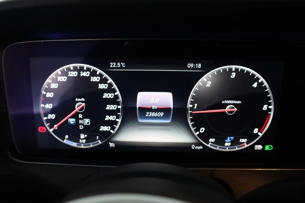 MERCEDES-BENZ E 2019