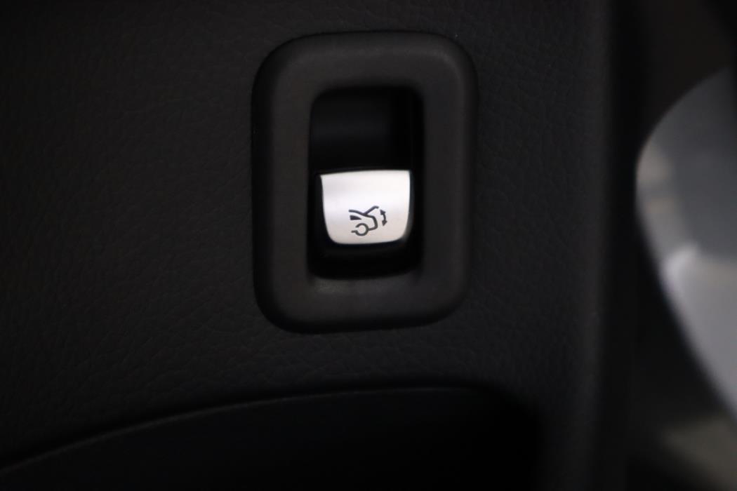 MERCEDES-BENZ EQC 2020