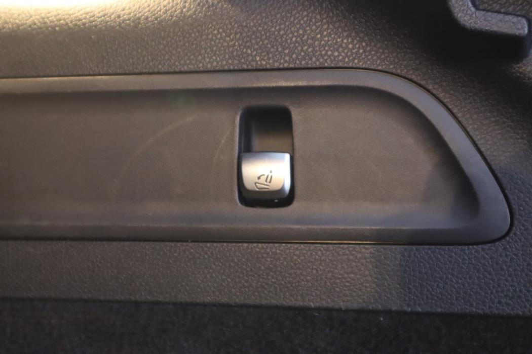 MERCEDES-BENZ EQC 2020