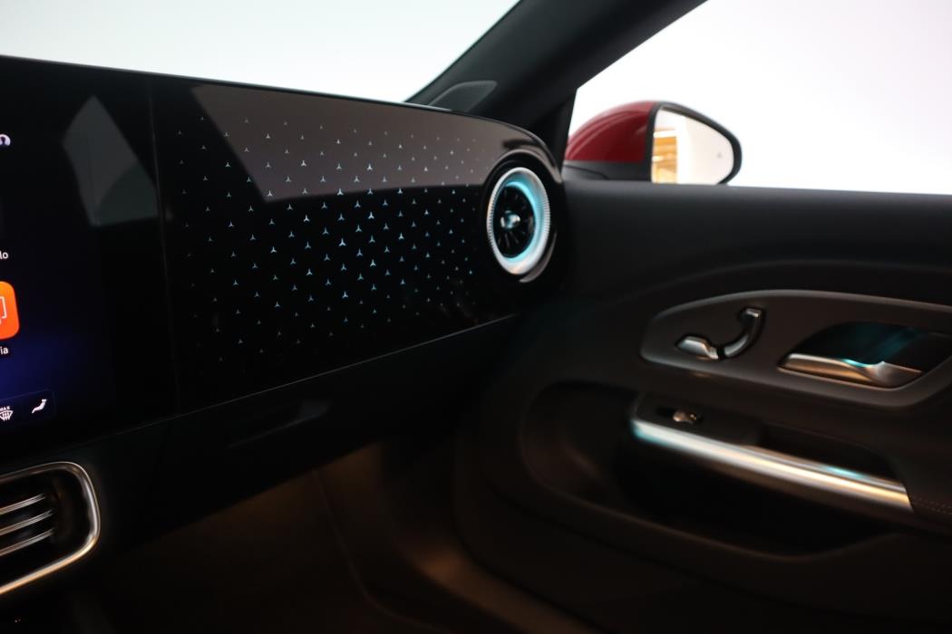 MERCEDES-BENZ CLA 2025