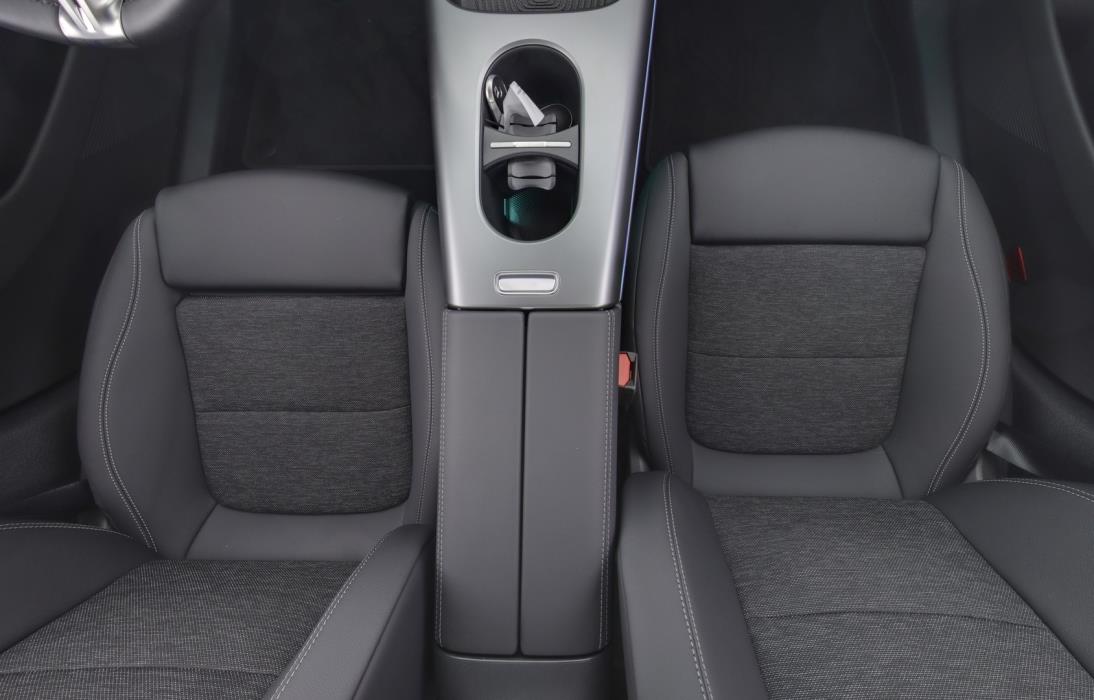 MERCEDES-BENZ CLA 2025