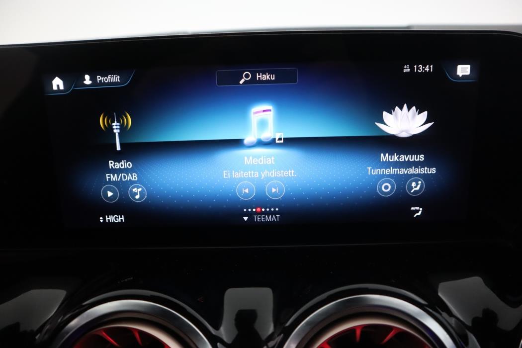 MERCEDES-BENZ EQA 2023