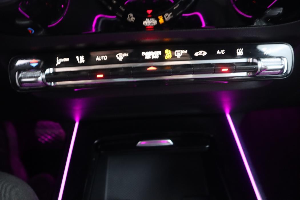 MERCEDES-BENZ EQA 2023