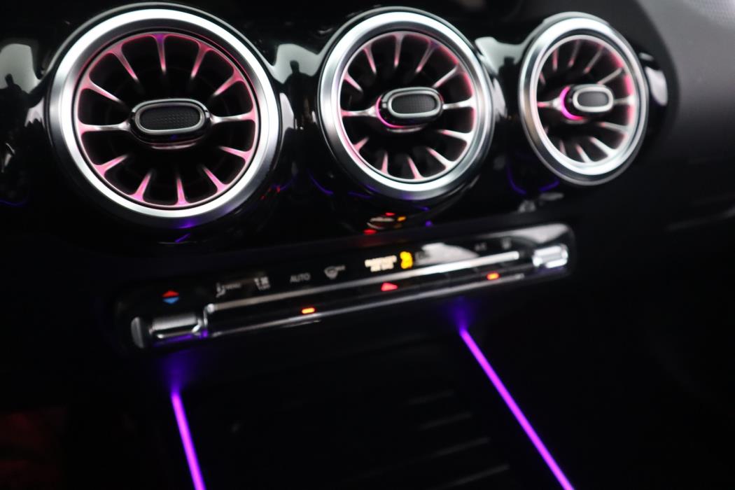 MERCEDES-BENZ EQA 2024