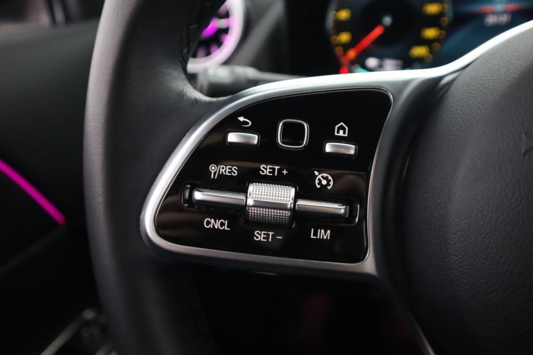 MERCEDES-BENZ EQA 2024