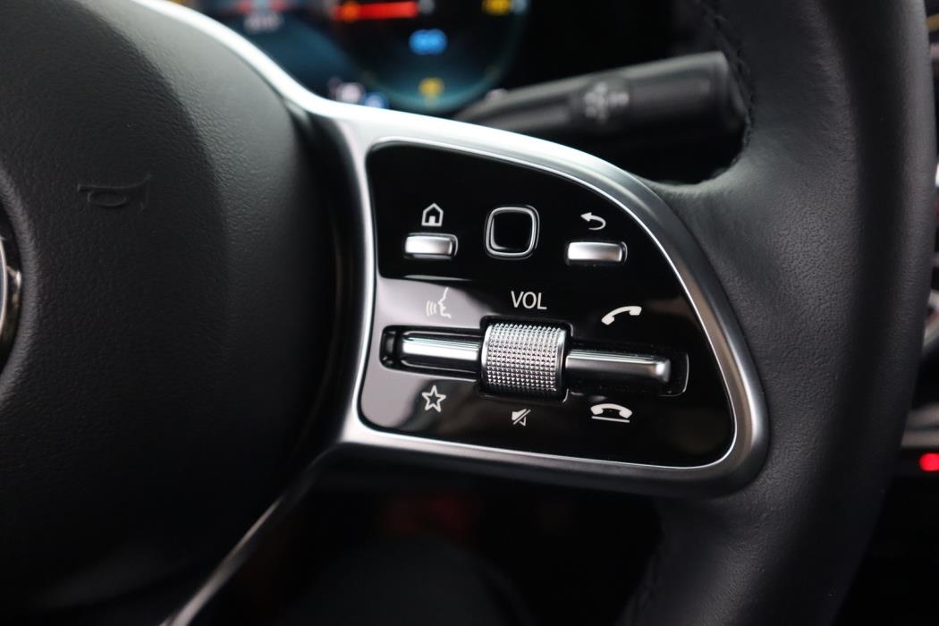 MERCEDES-BENZ EQA 2024