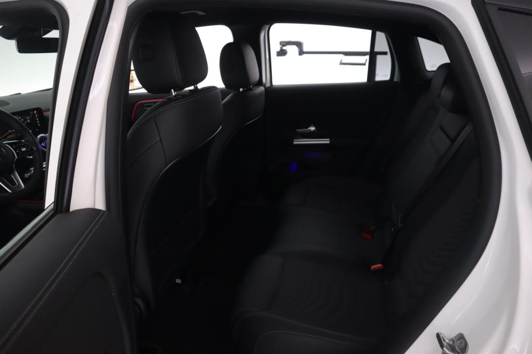 MERCEDES-BENZ EQA 2024