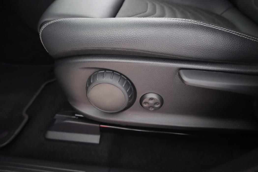 MERCEDES-BENZ EQA 2024