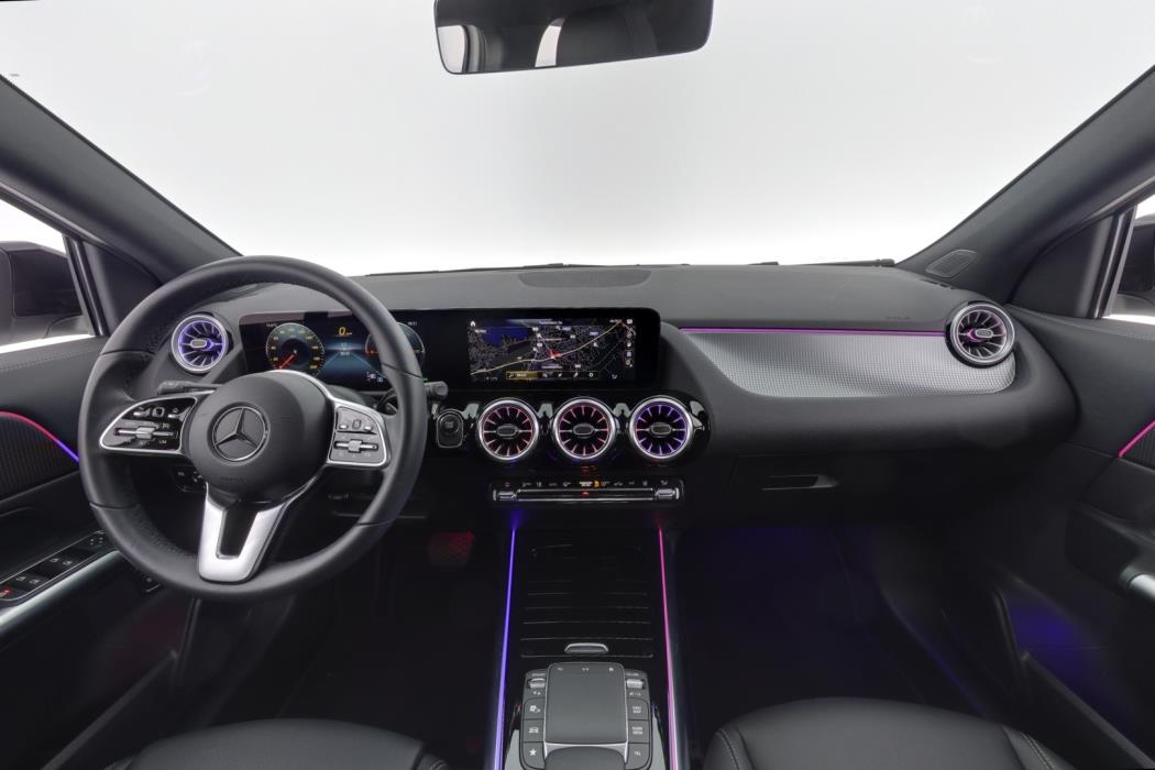 MERCEDES-BENZ EQA 2024