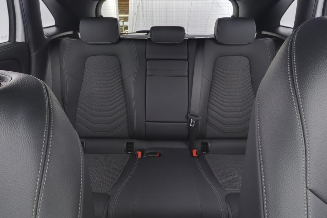 MERCEDES-BENZ EQA 2024