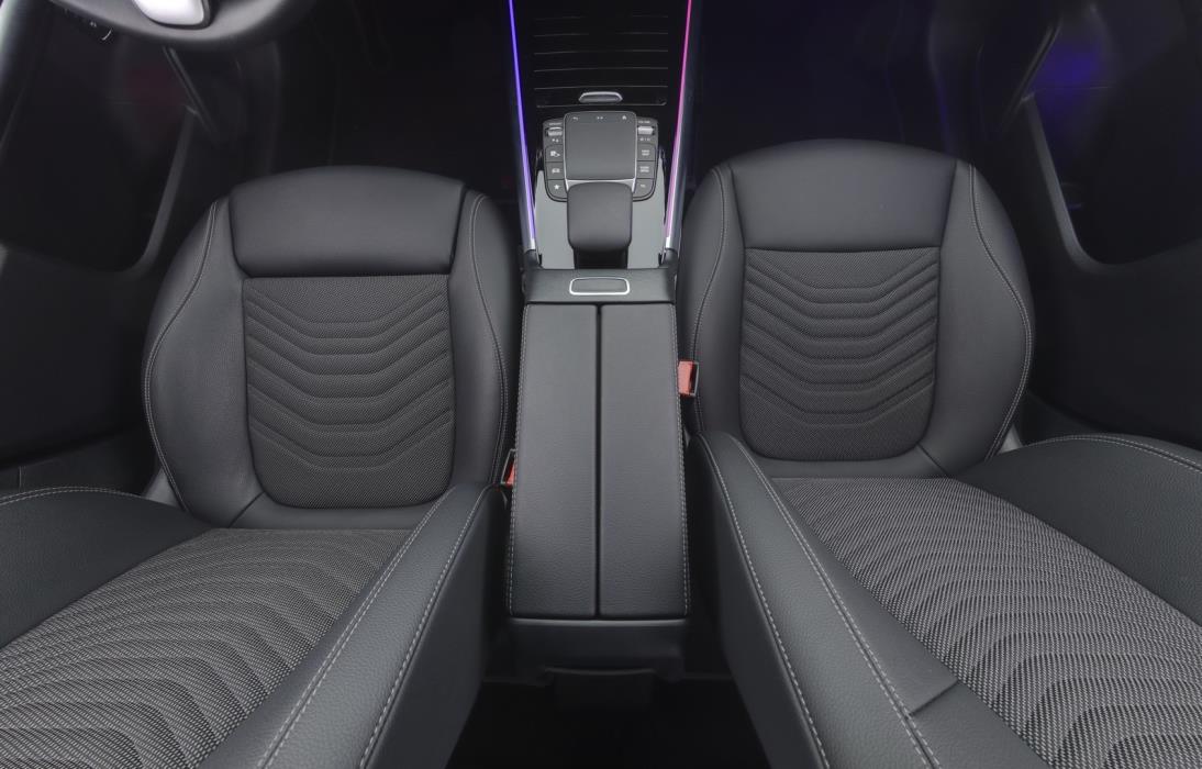 MERCEDES-BENZ EQA 2024