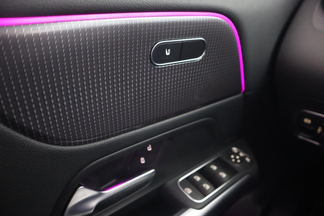 MERCEDES-BENZ EQA 2024