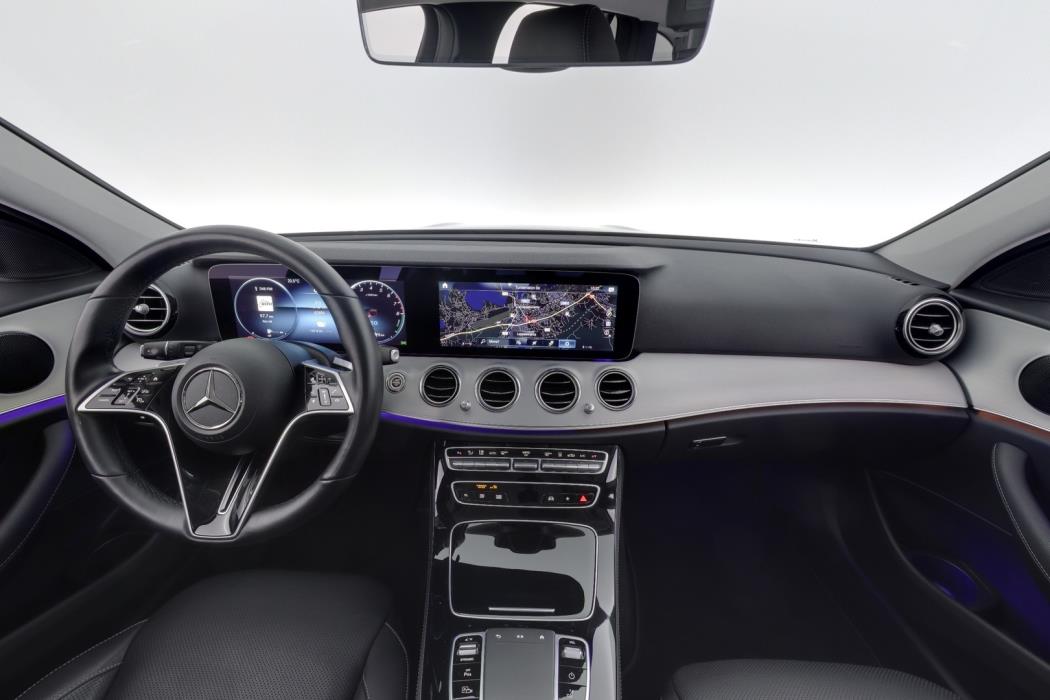 MERCEDES-BENZ E 2023