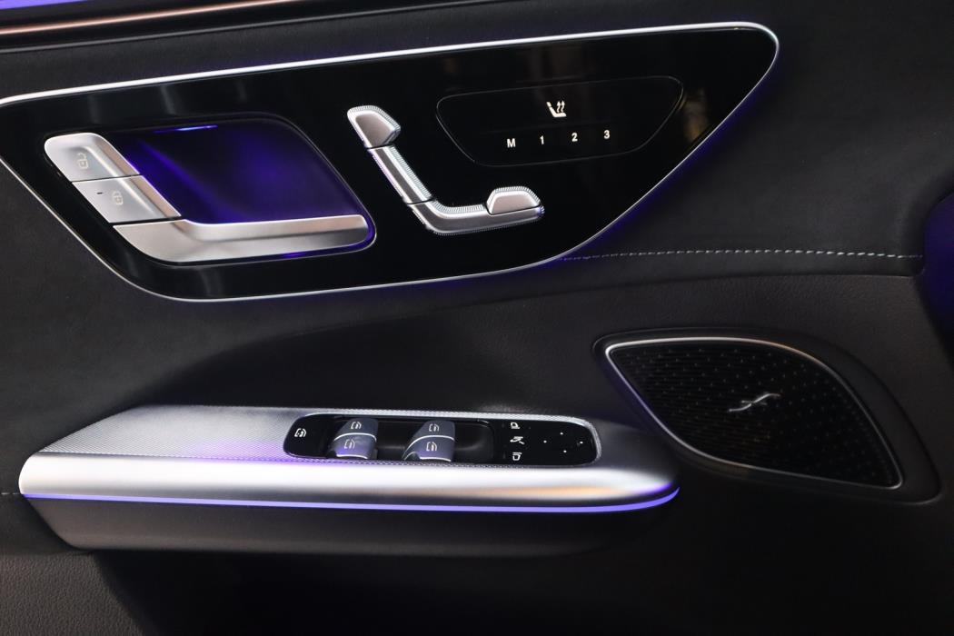 MERCEDES-BENZ EQE SUV 2025
