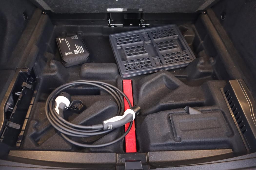 MERCEDES-BENZ EQC 2023