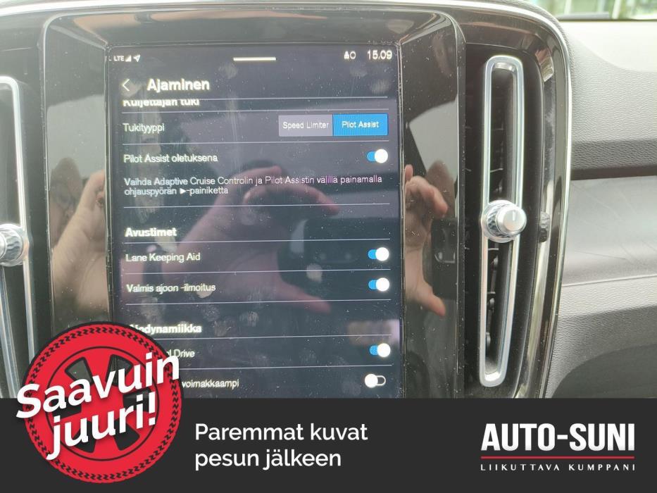 VOLVO XC40 2023
