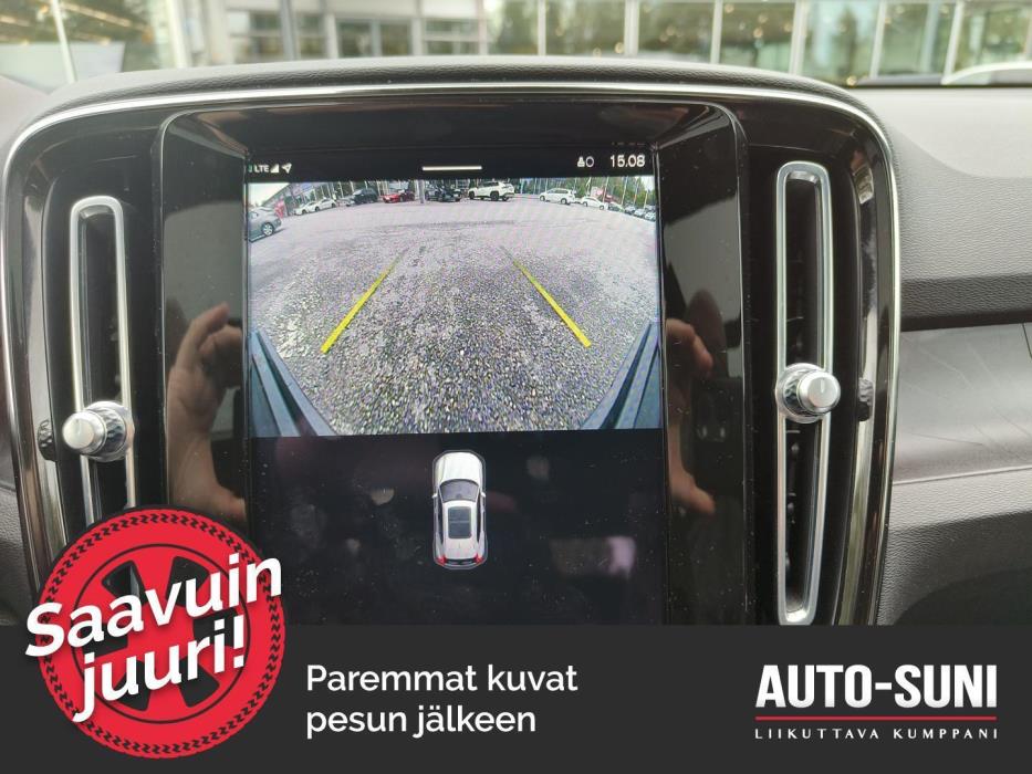 VOLVO XC40 2023