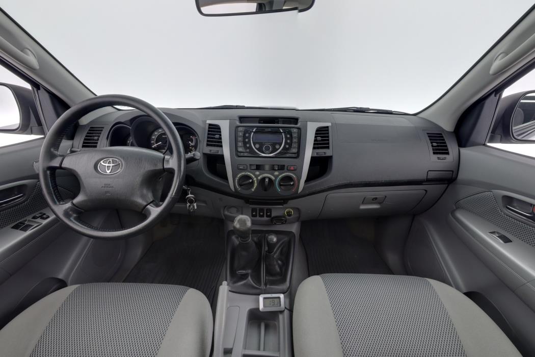 TOYOTA Hilux 2011