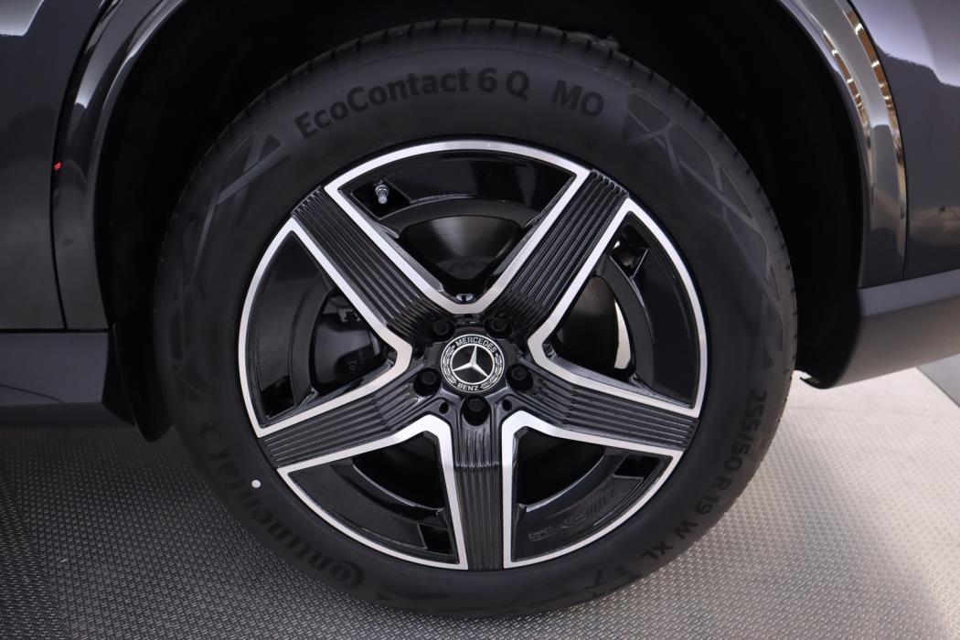 MERCEDES-BENZ GLC 2025