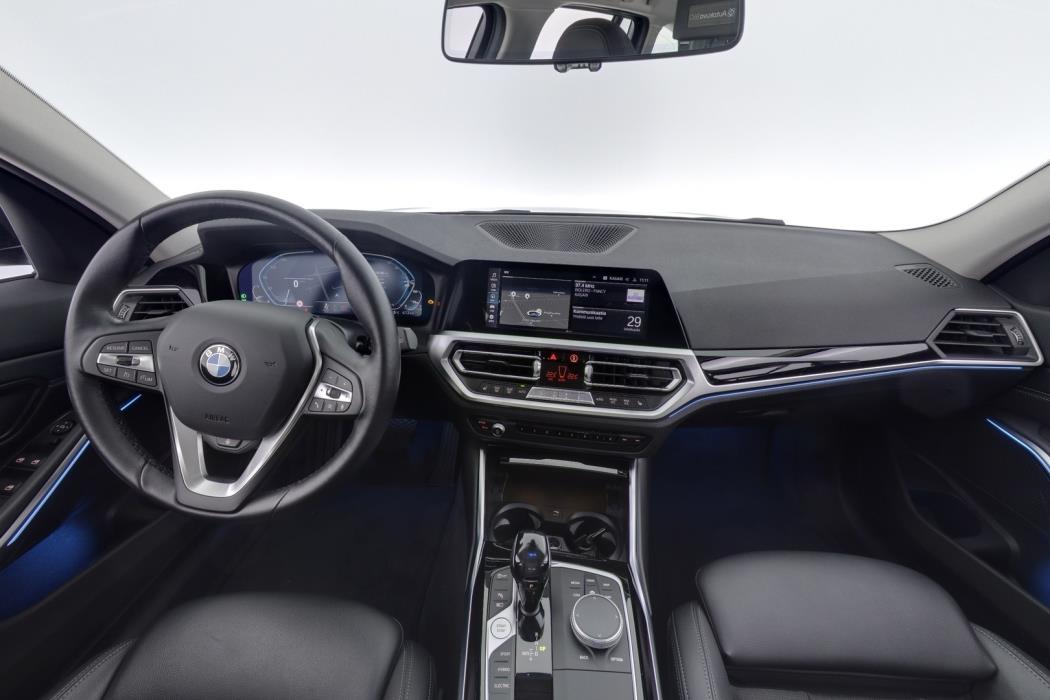 BMW 330 2021