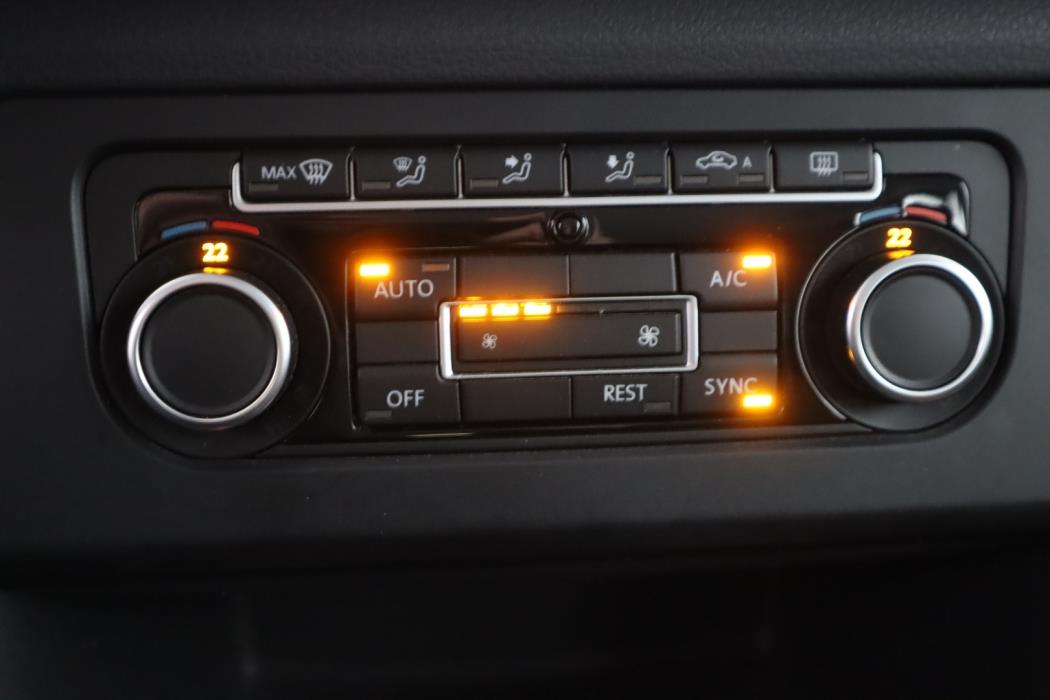 VOLKSWAGEN Amarok 2015