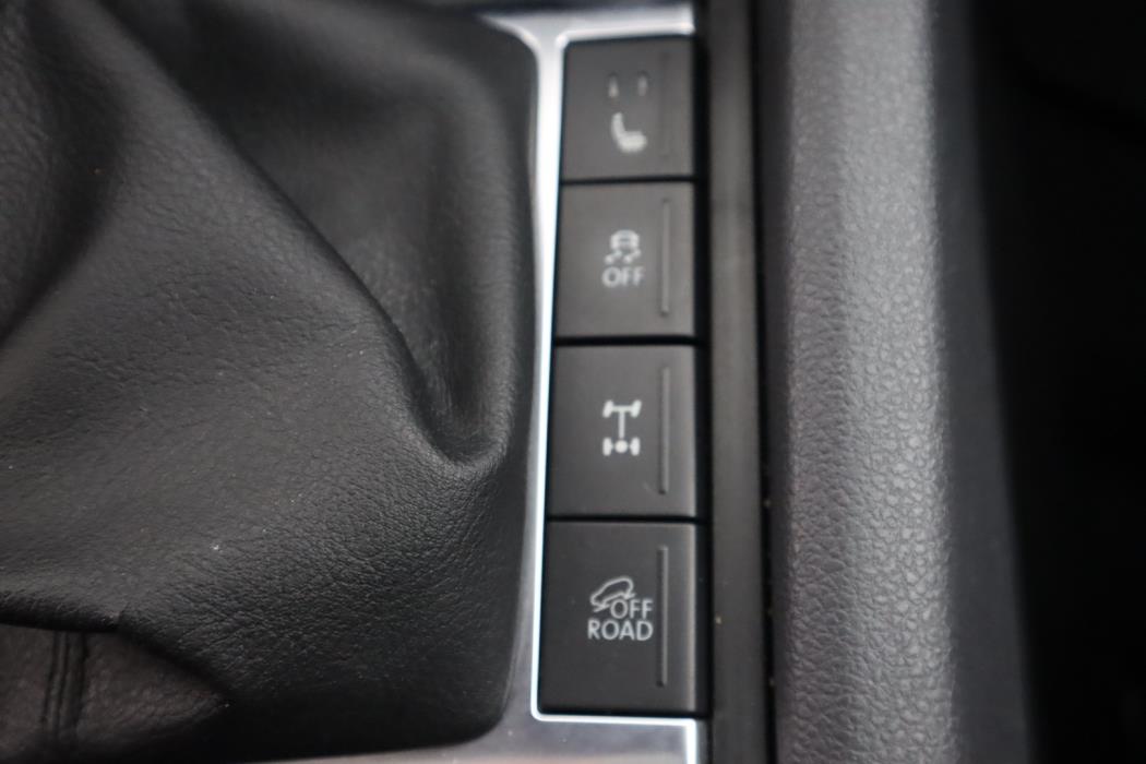 VOLKSWAGEN Amarok 2015